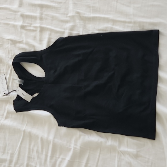 ARITZIA TNAGLIDE TNA ACTION Racerback workout tank - Picture 5 of 5
